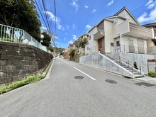 【神奈川県/横浜市金沢区釜利谷西】横浜市金沢区釜利谷西3丁目　新築戸建て 前面道路