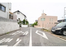 【神奈川県/横浜市金沢区釜利谷西】横浜市金沢区釜利谷西3丁目　新築戸建て 前面道路