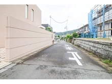 【神奈川県/横浜市金沢区釜利谷西】横浜市金沢区釜利谷西3丁目　新築戸建て 前面道路
