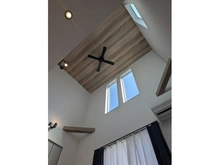 【神奈川県/茅ヶ崎市矢畑】茅ヶ崎市矢畑　中古戸建 リビング吹き抜け：※家具調度品は物件価格に含まれません