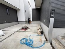 【神奈川県/藤沢市辻堂元町】藤沢市辻堂元町5丁目　新築戸建　NO,2/全2棟 駐車場：NO,2/全2棟（写真中央）