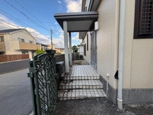 【神奈川県/横浜市栄区上之町】横浜市栄区上之町　中古戸建 アプローチ