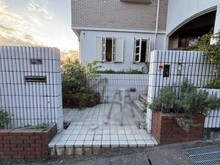 【神奈川県/鎌倉市梶原】鎌倉市梶原3丁目　中古戸建 アプローチ