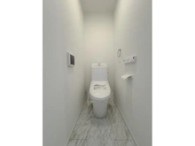 【神奈川県/鎌倉市腰越】鎌倉市腰越4丁目　新築戸建　2号棟/全3棟 トイレ