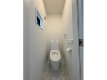 【神奈川県/鎌倉市腰越】鎌倉市腰越4丁目　新築戸建　2号棟/全3棟 トイレ