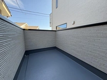 【神奈川県/鎌倉市腰越】鎌倉市腰越4丁目　新築戸建　3号棟/全3棟 バルコニー