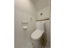 【神奈川県/鎌倉市腰越】鎌倉市腰越4丁目　新築戸建　3号棟/全3棟 トイレ