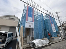 【神奈川県/横浜市磯子区磯子】横浜市磯子区磯子8丁目　新築戸建　2号棟/全3棟 建築中の外観：2号棟/全3棟　写真中央