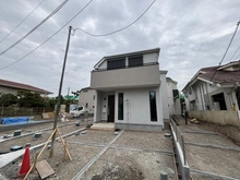 【神奈川県/茅ヶ崎市東海岸南】茅ヶ崎市東海岸南4丁目　A号棟/全4棟 建築中の外観：A号棟/全4棟（写真中央）