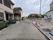 【神奈川県/茅ヶ崎市東海岸南】茅ヶ崎市東海岸南4丁目　D号棟/全4棟 前面道路：D号棟/全4棟（写真中央）