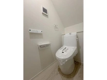 【神奈川県/平塚市幸町】平塚市幸町1期　新築戸建　全1棟 トイレ