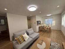 【神奈川県/横浜市栄区本郷台】栄区本郷台3丁目　中古戸建 リビング：※家具調度品は販売価格に含まれません。