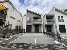 【神奈川県/茅ヶ崎市浜須賀】茅ヶ崎市浜須賀 新築戸建 1号棟(全2棟) 建築中の外観：1号棟/全2棟（写真中央）