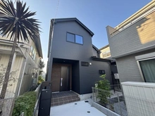 【神奈川県/横浜市栄区桂台西】栄区桂台西2丁目　新築戸建 1号棟(全3棟) 外観：全3棟／写真中央