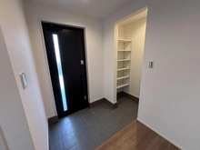 【神奈川県/横浜市栄区上之町】横浜市栄区上之町　新築戸建　全1棟 玄関