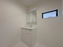 【神奈川県/鎌倉市腰越】鎌倉市腰越1丁目　新築戸建　1号棟/全2棟 洗面室