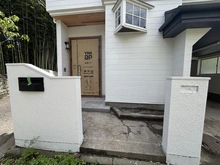 【神奈川県/横浜市栄区上郷町】栄区上郷町　中古戸建 アプローチ