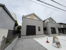 【神奈川県/横浜市栄区犬山町】栄区犬山町　新築戸建　1号棟/全2棟 建築中の外観：中央、1号棟/全2棟