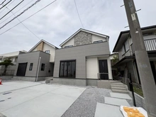 【神奈川県/横浜市栄区犬山町】栄区犬山町　新築戸建　2号棟/全2棟 建築中の外観：中央、2号棟/全2棟