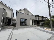 【神奈川県/横浜市栄区犬山町】栄区犬山町　新築戸建　2号棟/全2棟 建築中の外観：中央、2号棟/全2棟