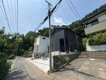 【神奈川県/鎌倉市大町】鎌倉市大町3丁目　新築戸建　2号棟/全2棟 建築中の外観：中央、2号棟/全2棟