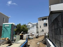 【神奈川県/鎌倉市大船】鎌倉市大船4丁目　新築戸建　No.2/全2棟 建築中の外観：奥　No.2/全2棟