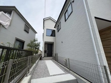 【神奈川県/横浜市磯子区洋光台】磯子区洋光台6丁目　新築戸建　2号棟/全3棟 建築中の外観：中央　2号棟/全3棟