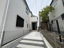 【神奈川県/横浜市磯子区洋光台】磯子区洋光台6丁目　新築戸建　3号棟/全3棟 建築中の外観：中央　3号棟/全3棟
