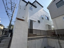 【神奈川県/鎌倉市腰越】鎌倉市腰越1丁目　中古戸建 外観：画像中央