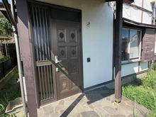 【神奈川県/横浜市栄区亀井町】栄区亀井町　中古戸建 玄関
