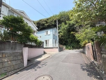 【神奈川県/鎌倉市七里ガ浜東】鎌倉市七里ガ浜東5丁目　中古戸建 前面道路