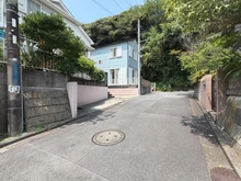 【神奈川県/鎌倉市七里ガ浜東】鎌倉市七里ガ浜東5丁目　中古戸建 前面道路