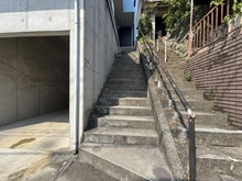 【神奈川県/鎌倉市台】鎌倉市台4丁目　中古戸建 アプローチ
