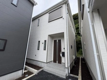 【神奈川県/藤沢市城南】藤沢市城南第6（I期）新築分譲住宅全7棟2号棟 外観：前7棟
画像中央