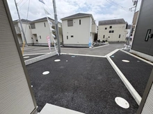 【神奈川県/藤沢市城南】藤沢市城南第6（I期）新築分譲住宅全7棟 3号棟 駐車場：全7棟
画像中央駐車場
