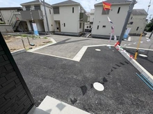 【神奈川県/藤沢市城南】藤沢市城南第6（I期）新築分譲住宅全7棟 4号棟 駐車場：全7棟
画像中央駐車場