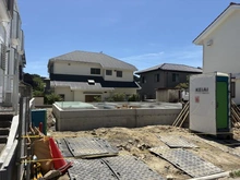 【神奈川県/鎌倉市津】鎌倉市津2期　新築戸建　全1棟 建築中の外観：画像中央