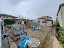 【神奈川県/横浜市港南区日野中央】横浜市港南区日野中央3丁目　新築戸建　1号棟/全2棟 建築中の外観：1号棟/全2棟