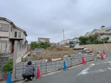 【神奈川県/横浜市港南区日野中央】横浜市港南区日野中央3丁目　新築戸建　1号棟/全2棟 建築中の外観：1号棟/全2棟