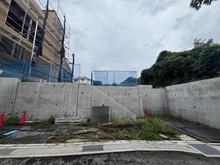 【神奈川県/三浦郡葉山町一色】三浦郡葉山町一色　新築戸建2号棟(全2棟) 建築中の外観：中央(全2区画)