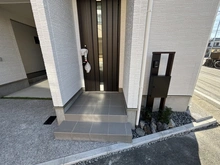 【神奈川県/茅ヶ崎市浜竹】茅ケ崎市浜竹1丁目　新築戸建て　4号棟　全6号棟 アプローチ