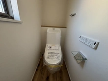 【神奈川県/茅ヶ崎市浜竹】茅ケ崎市浜竹1丁目　新築戸建て　4号棟　全6号棟 トイレ