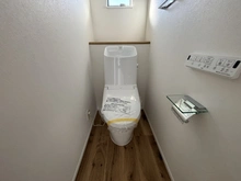 【神奈川県/茅ヶ崎市浜竹】茅ケ崎市浜竹1丁目　新築戸建て　4号棟　全6号棟 トイレ