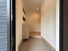 【神奈川県/横浜市栄区笠間】横浜市栄区笠間4丁目　新築戸建　2号棟(全6棟) 玄関