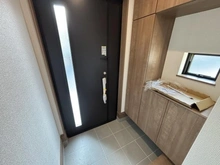【神奈川県/横浜市栄区上郷町】栄区上郷町　新築戸建　D号棟/全5棟 玄関
