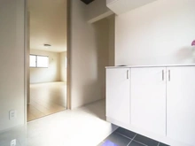 【神奈川県/横浜市青葉区すみよし台】青葉区すみよし台　新築戸建て 玄関
