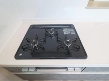 【神奈川県/川崎市宮前区東有馬】東有馬1丁目　新築戸建て キッチン：3口ガスコンロ