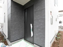 【神奈川県/川崎市宮前区有馬】宮前区有馬8丁目　新築戸建て 建築中の外観：玄関