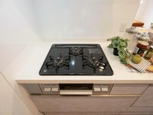 【神奈川県/横浜市青葉区美しが丘西】青葉区美しが丘西2丁目　中古戸建て キッチン：3口ガスコンロ