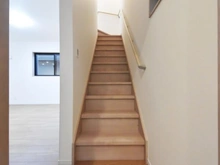 【神奈川県/横浜市青葉区もみの木台】青葉区もみの木台　新築戸建てB棟 階段